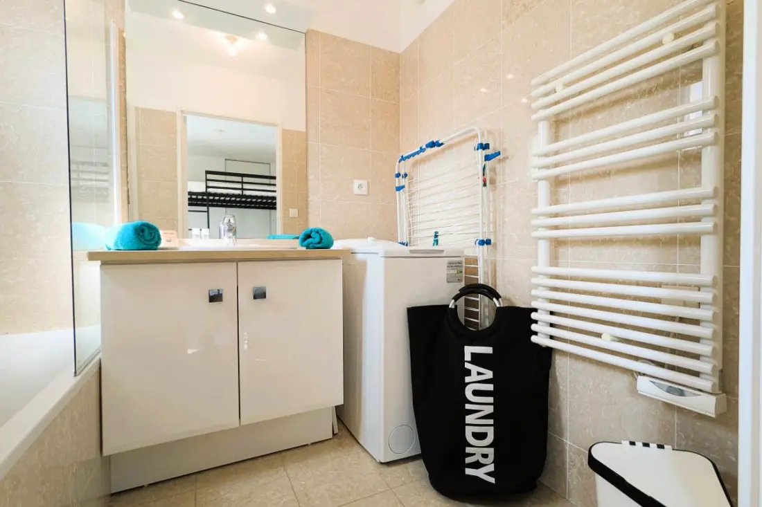 Appartement De 70m² Avec Piscine à 2 Pas Du Port