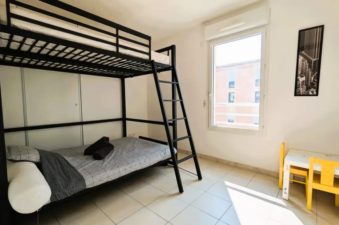 Appartement De 70m² Avec Piscine à 2 Pas Du Port