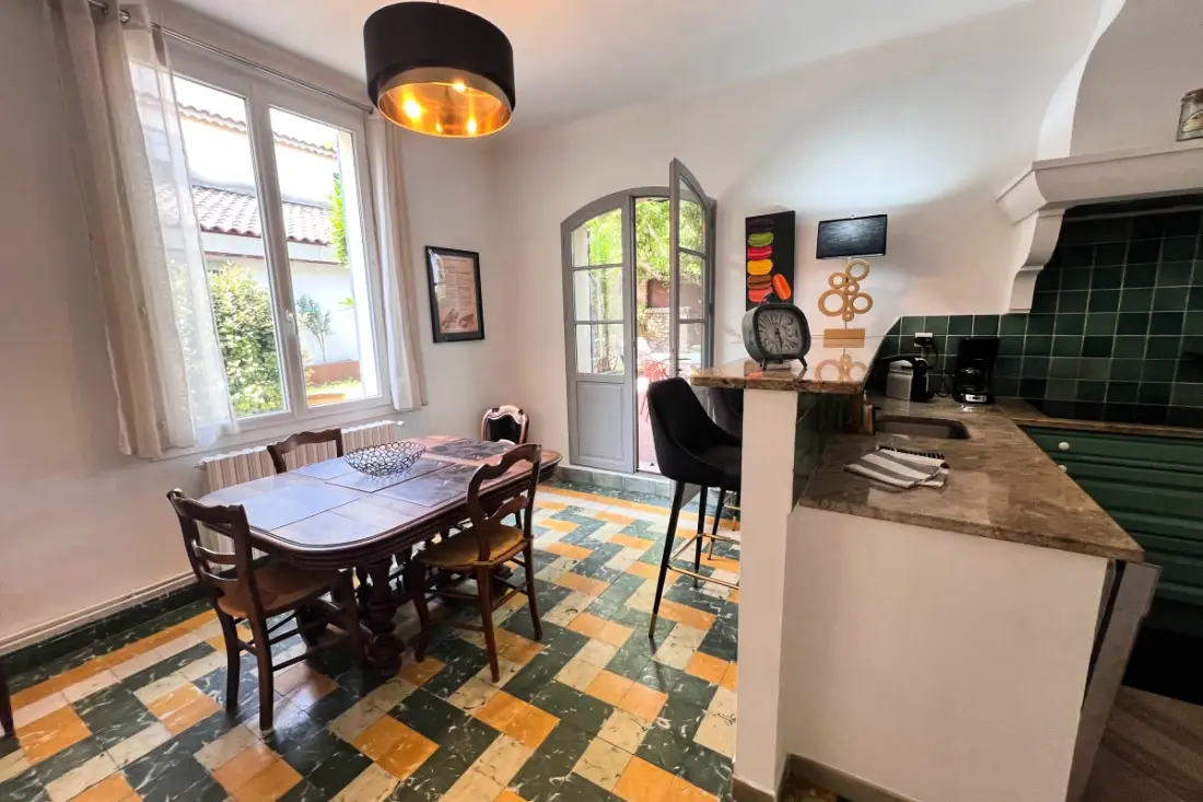 Elivi : Maison De Ville Avec Jardin à Deux Pas Du Centre Historique