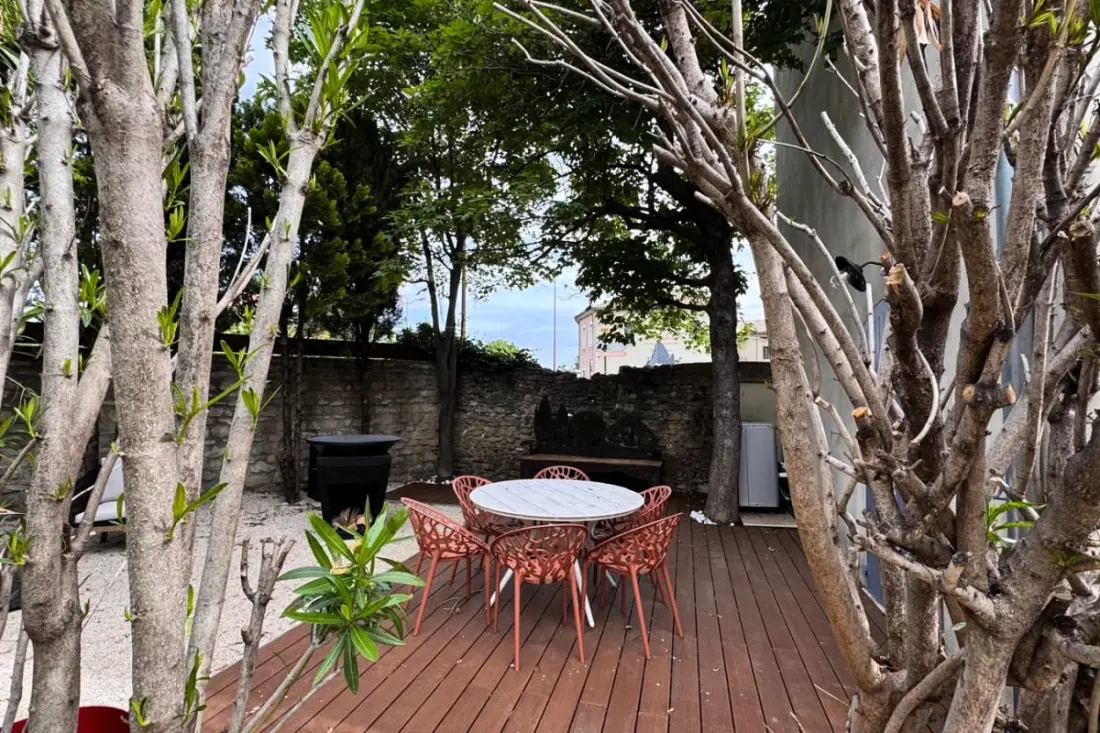 Elivi : Maison De Ville Avec Jardin à Deux Pas Du Centre Historique