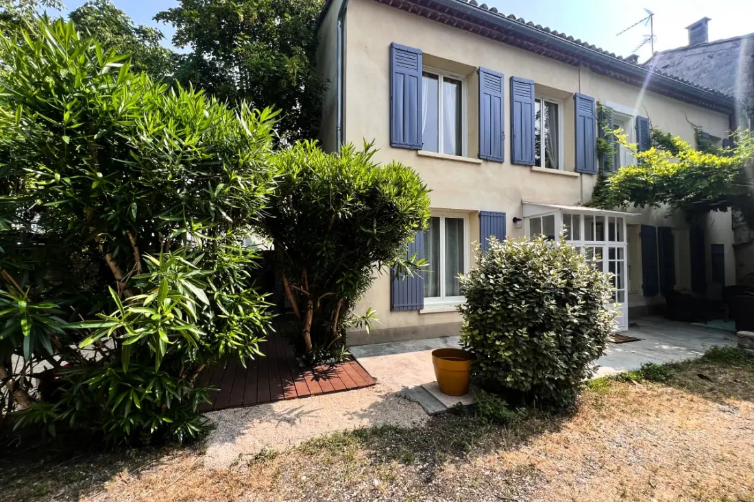 Elivi : Maison De Ville Avec Jardin à Deux Pas Du Centre Historique