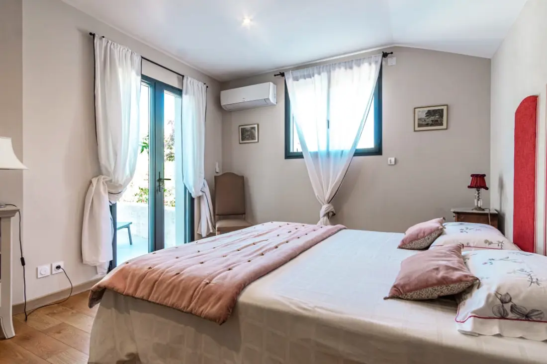La Verdière - Maison Contemporaine De Plain Pied Avec Jardin Et Piscine Pri