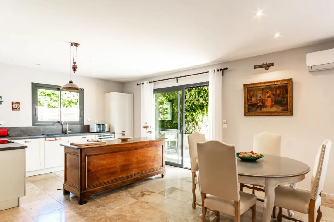 La Verdière - Maison Contemporaine De Plain Pied Avec Jardin Et Piscine Pri
