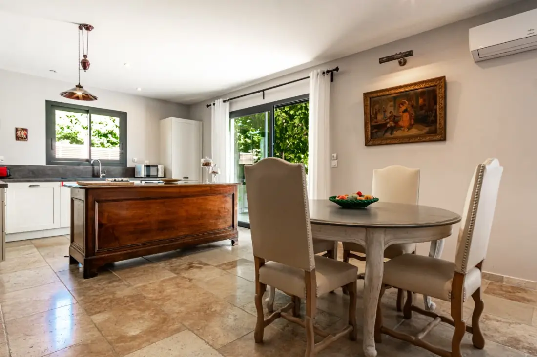 La Verdière - Maison Contemporaine De Plain Pied Avec Jardin Et Piscine Pri