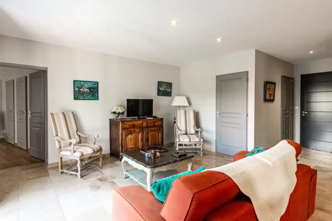 La Verdière - Maison Contemporaine De Plain Pied Avec Jardin Et Piscine Pri