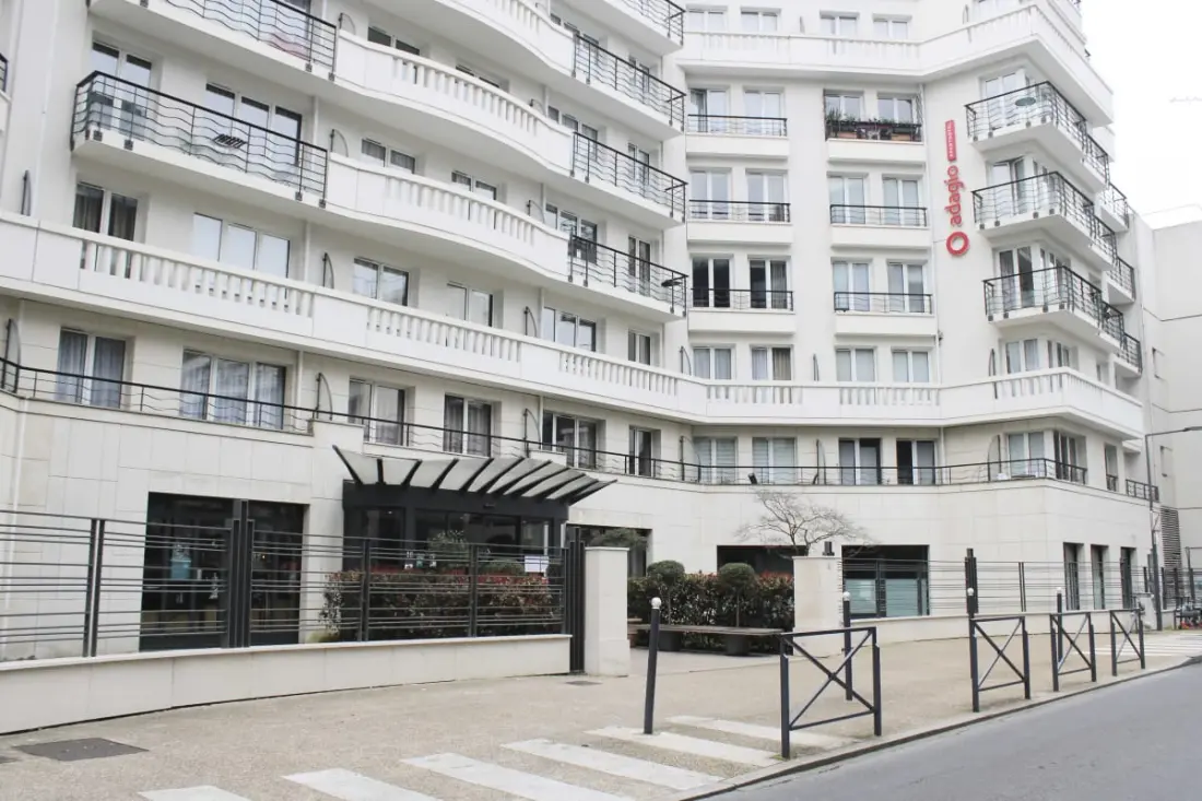 Issy • Studio Parking • 3min T2 • 10min Expo