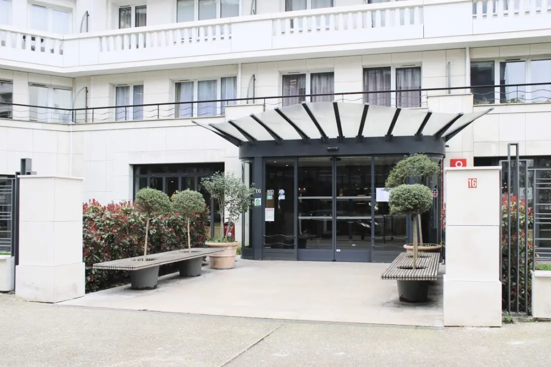 Issy • Studio Parking • 3min T2 • 10min Expo