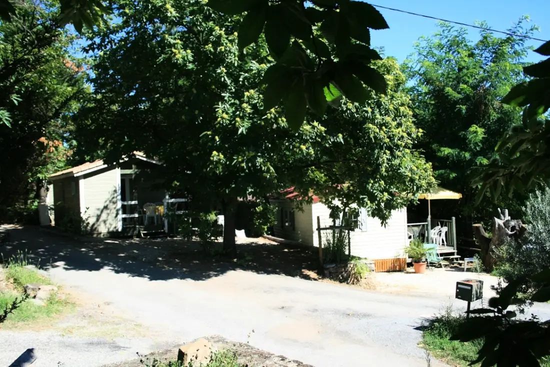CAMPING LES CHATAIGNIERS 2 étoiles★★