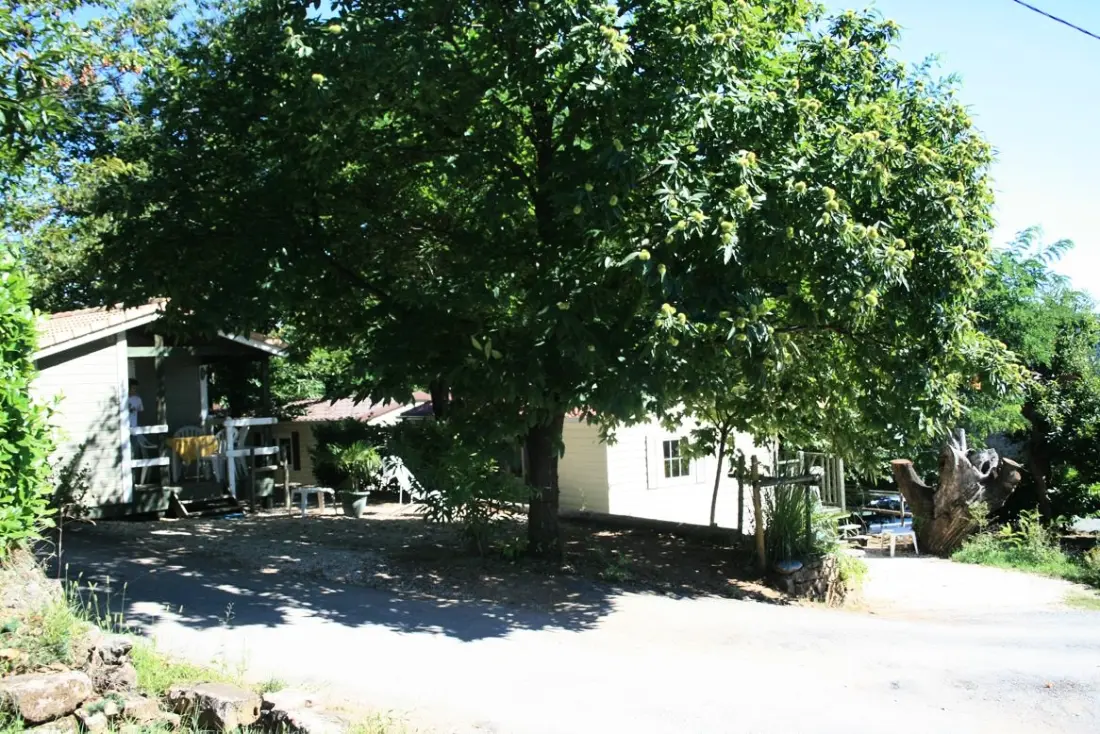 CAMPING LES CHATAIGNIERS 2 étoiles★★
