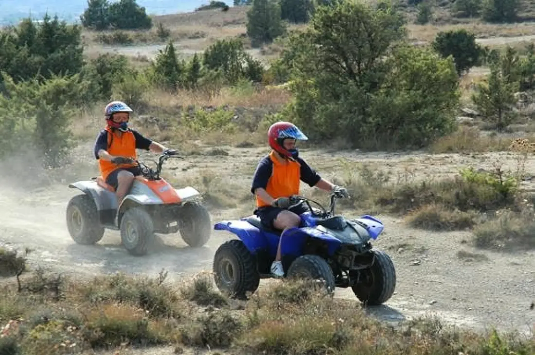 CAMPING LES CHATAIGNIERS 2 étoiles★★