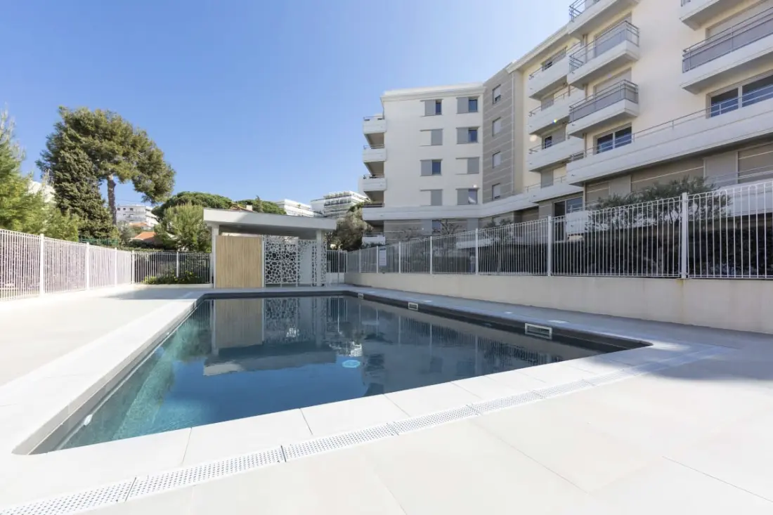 Résidence T2 Centre Juan Les Pins Avec Piscine Et Climatisation