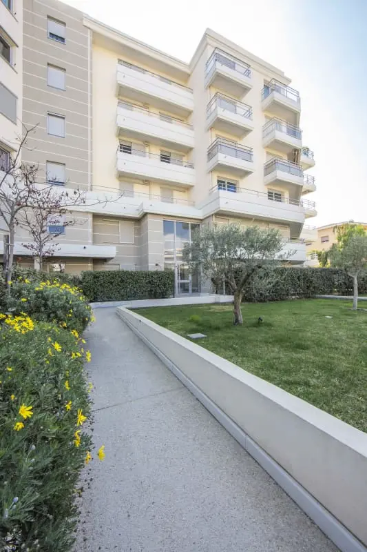 Résidence T2 Centre Juan Les Pins Avec Piscine Et Climatisation