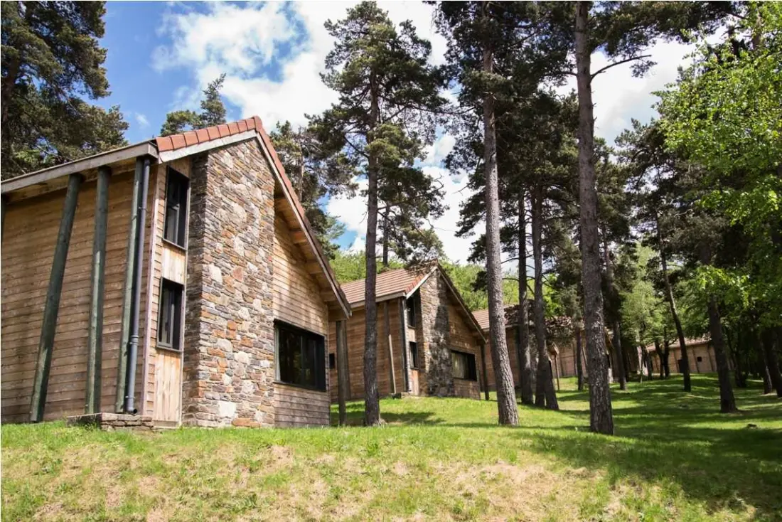 Gîte Chalet 6/8 personnes - les sous-bois de la bastide 3 étoiles