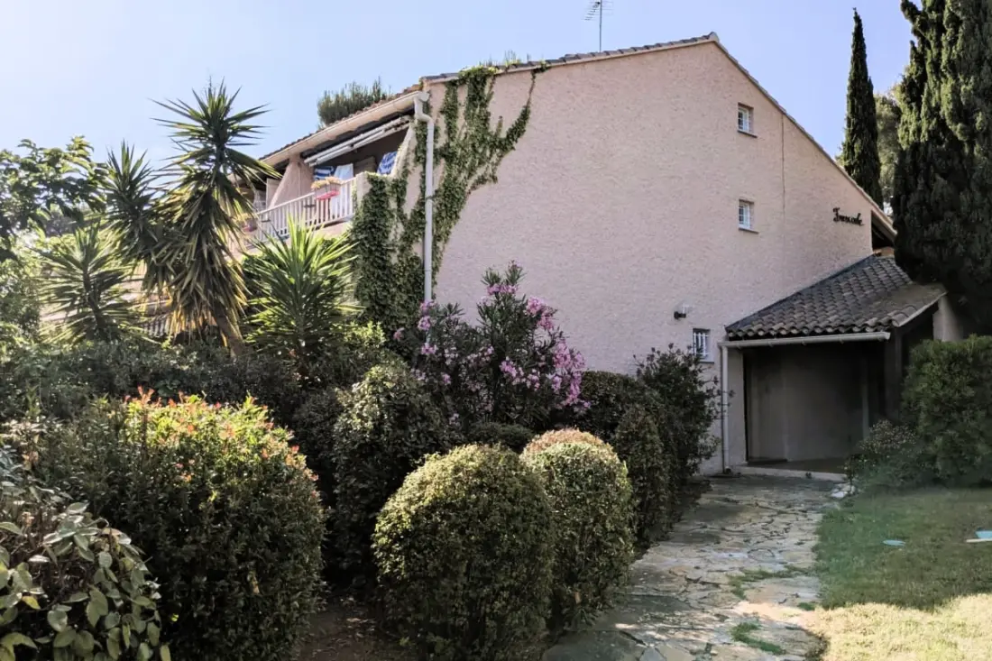 Appartement Avec Terrasse Proche De La Mer