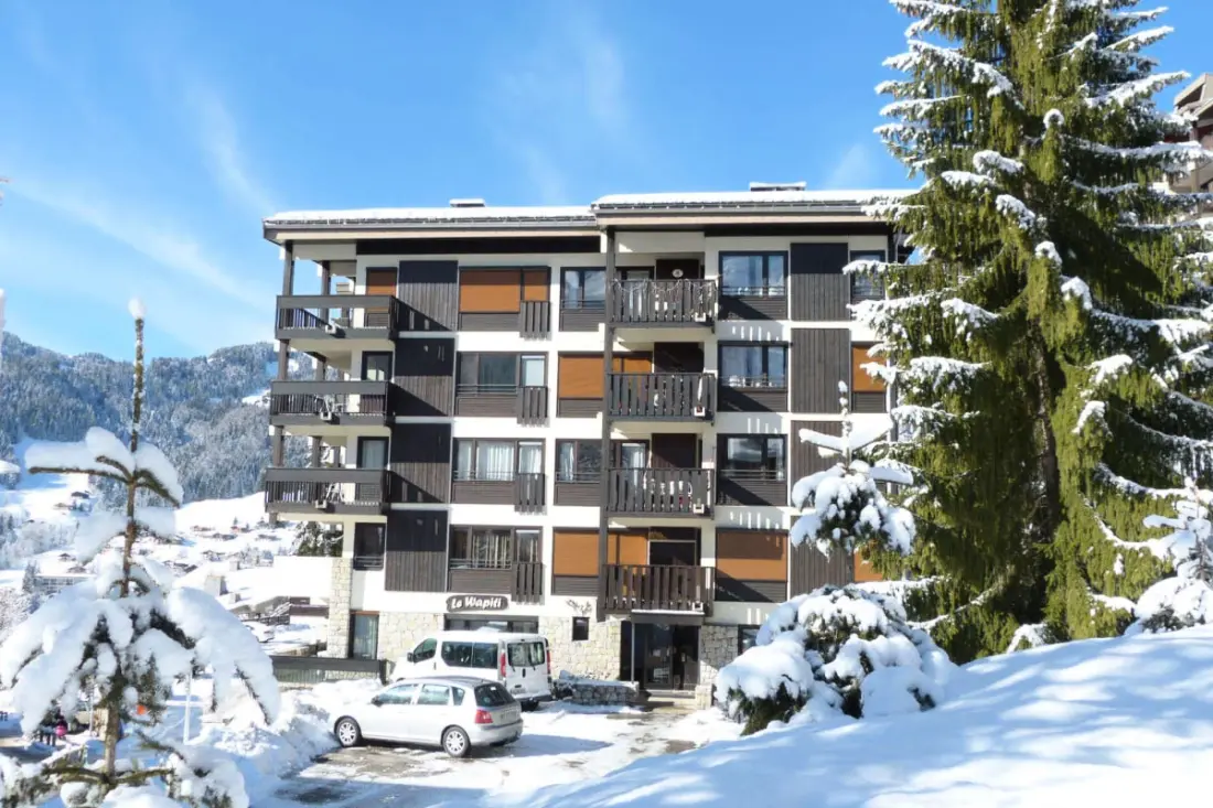 Centre Du Village Avec Balcon, Vue Et Parking
