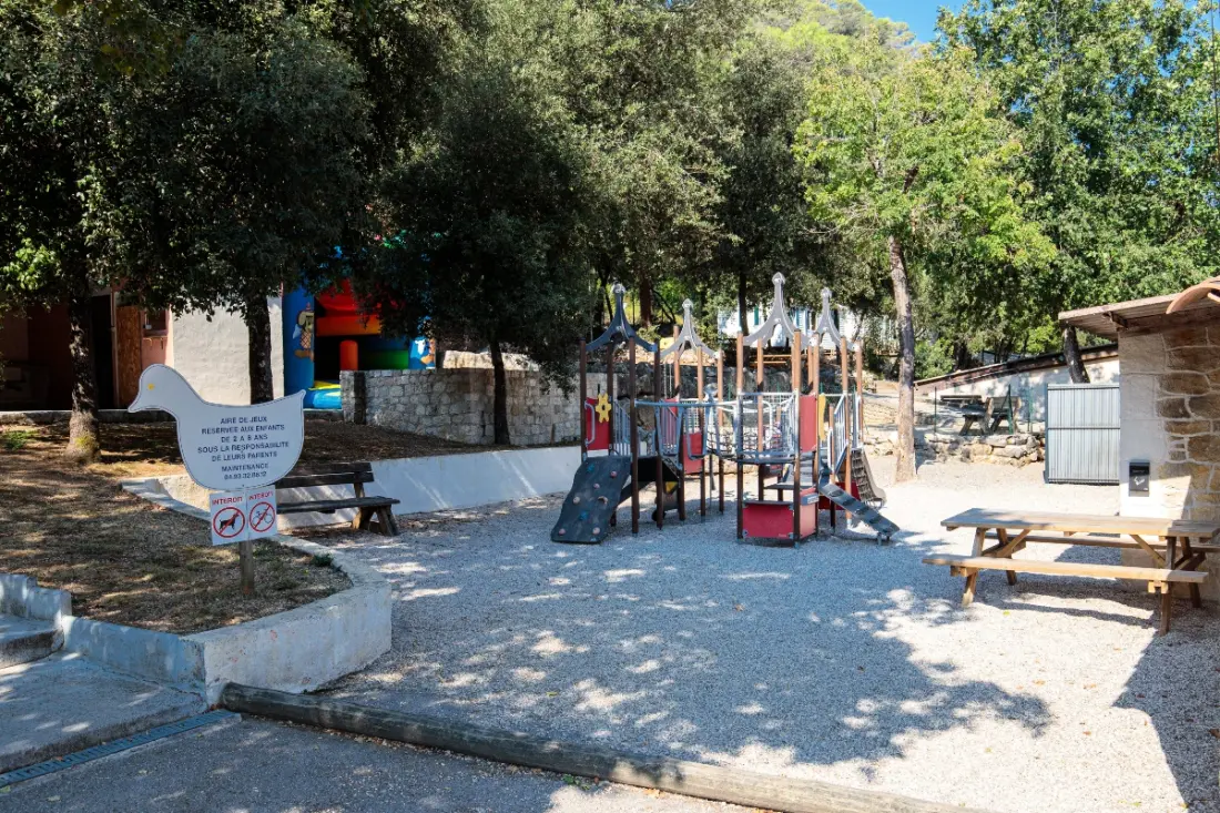 Camping Au Vallon Rouge 4 étoiles★★★★