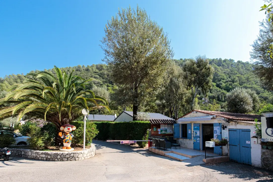Camping Au Vallon Rouge 4 étoiles★★★★