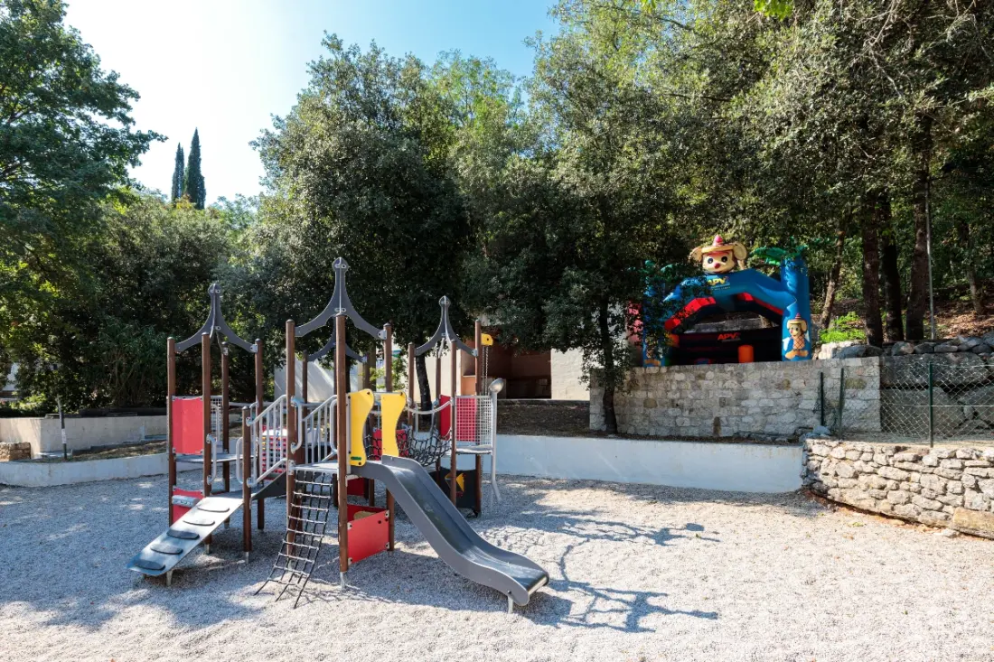 Camping Au Vallon Rouge 4 étoiles★★★★