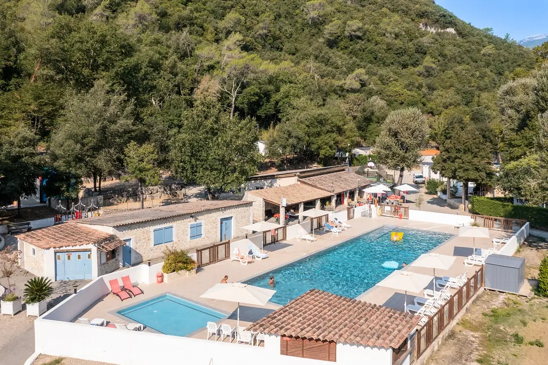 Camping Au Vallon Rouge 41 étoiles★