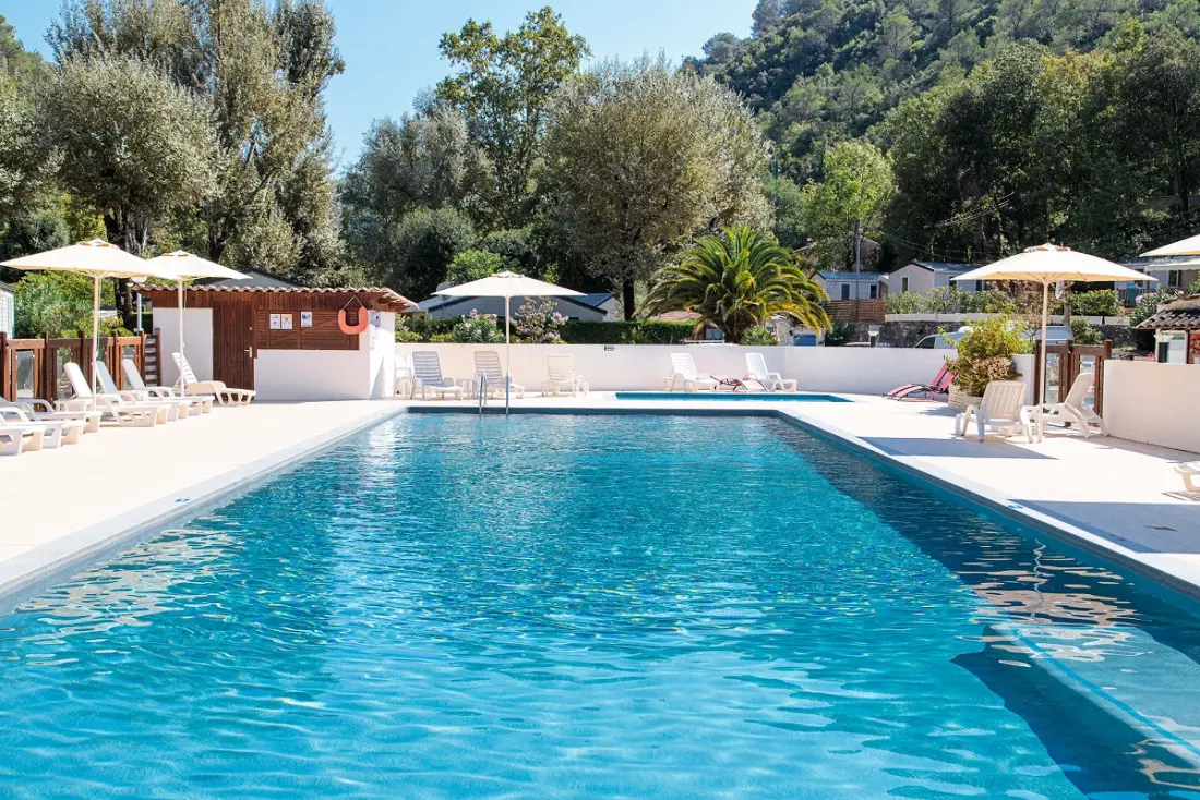 Camping Au Vallon Rouge 41 étoiles★