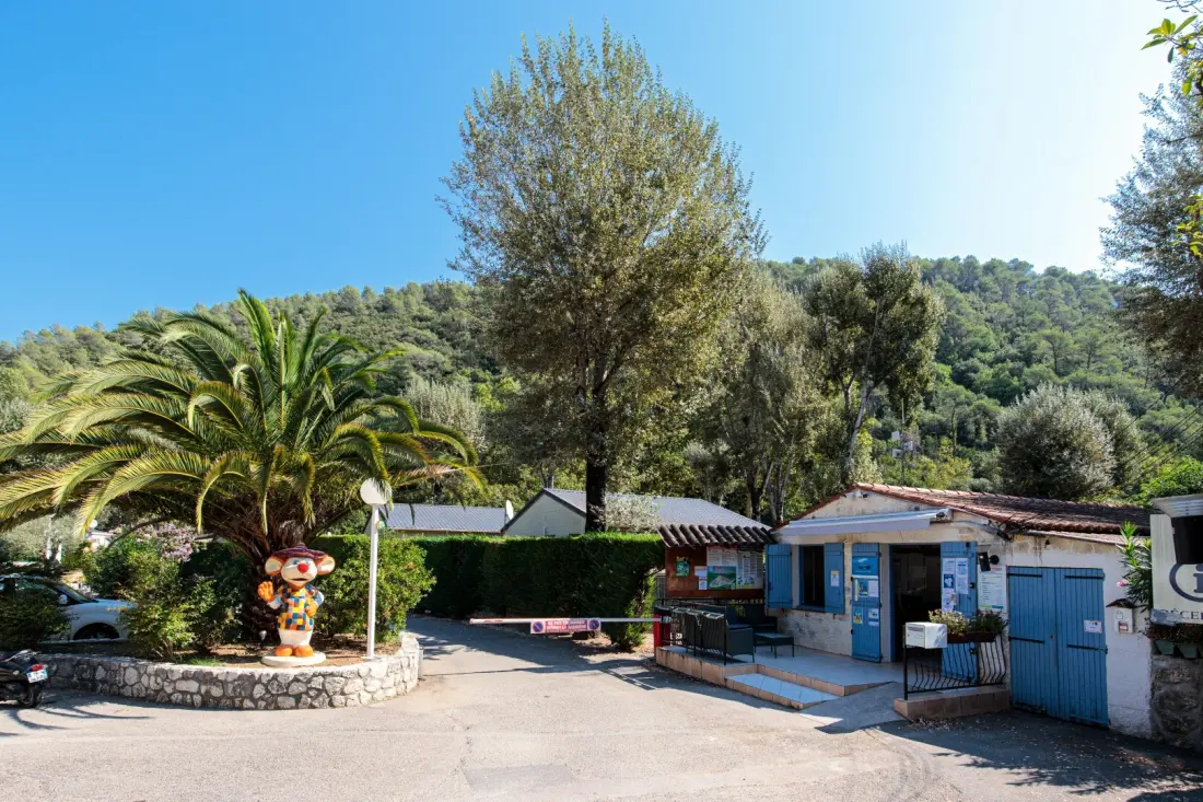 Camping Au Vallon Rouge 4 étoiles★★★★