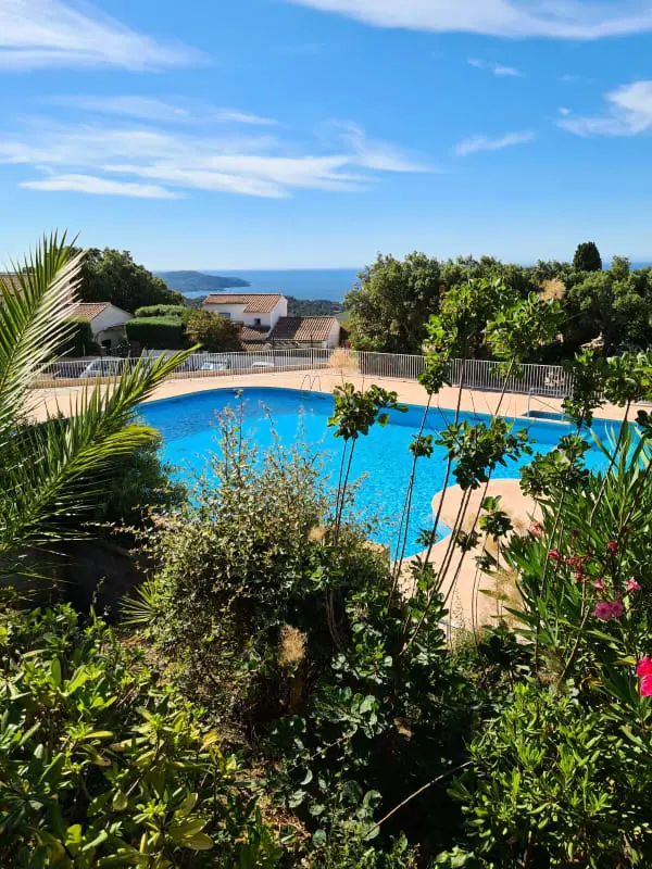 Charmant Appartement - Vue Sur La Baie Cavalaire