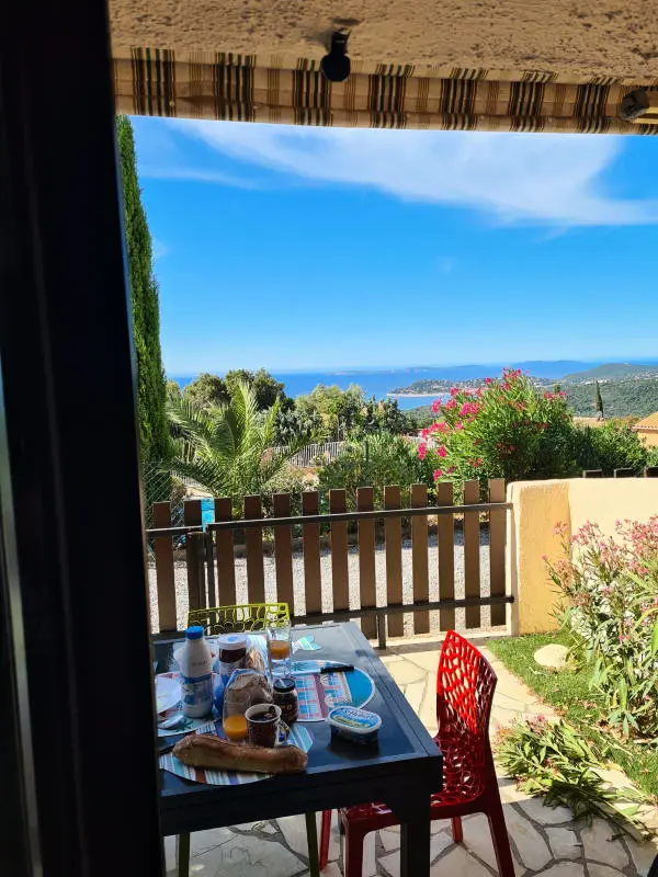 Charmant Appartement - Vue Sur La Baie Cavalaire