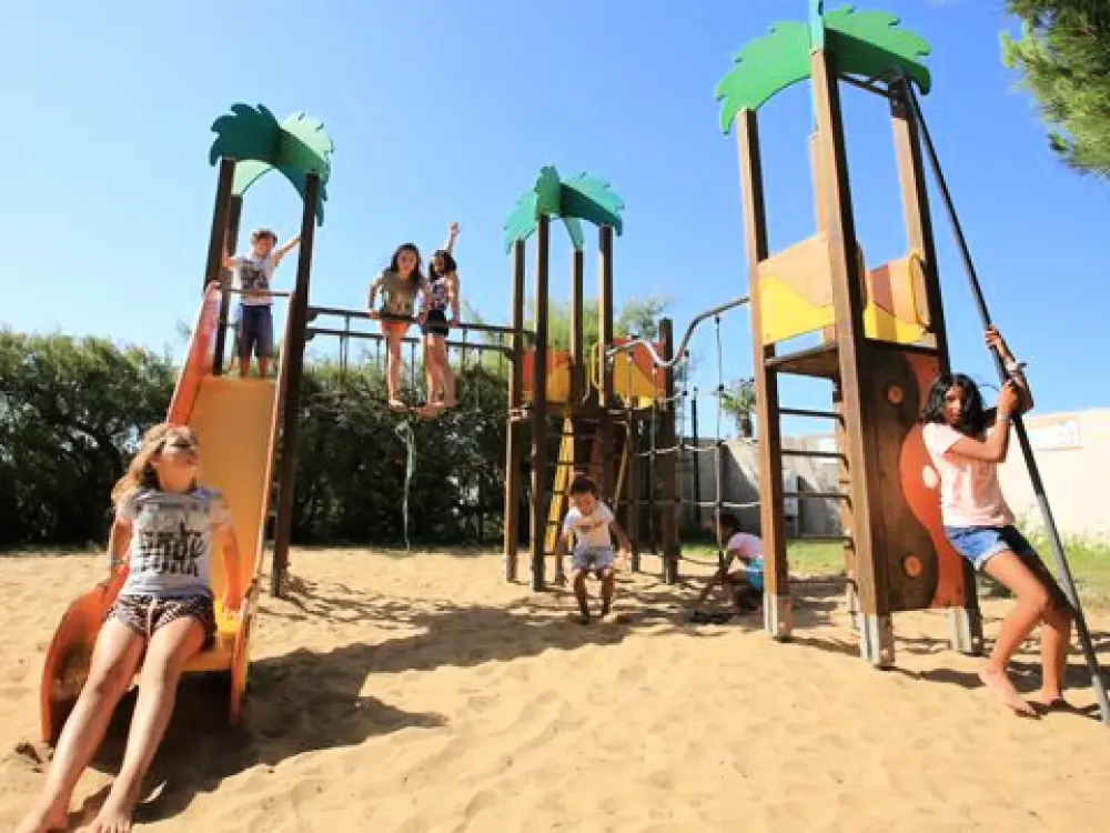 Camping Paradis - Le Grand R  4 étoiles★★★★