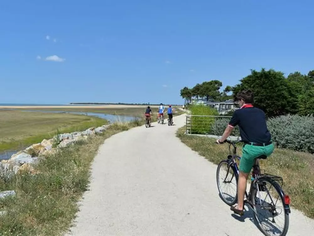 Camping Le Pavillon Bleu  3 étoiles★★★