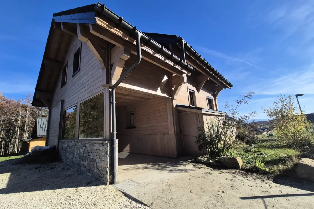 Chalet D'exception à Louer à La Féclaz – 4 Chambres, 10 Couchages