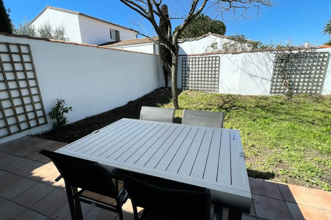 Jolie Maison Bord De Mer Avec Jardin Et Terrasse.