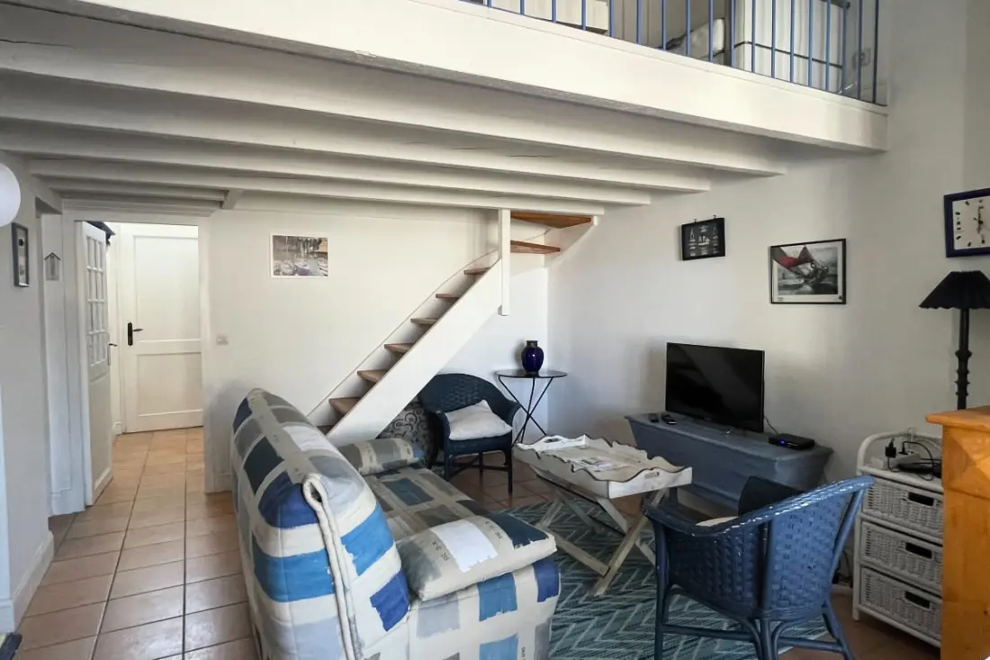 Jolie Maison Bord De Mer Avec Jardin Et Terrasse.