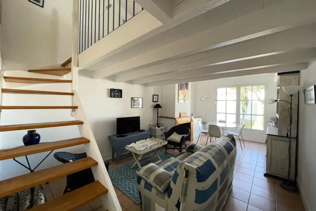 Jolie Maison Bord De Mer Avec Jardin Et Terrasse.