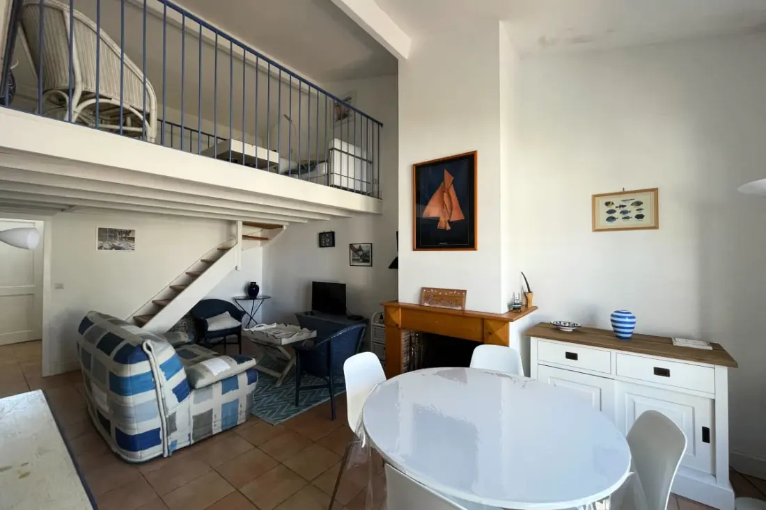 Jolie Maison Bord De Mer Avec Jardin Et Terrasse.