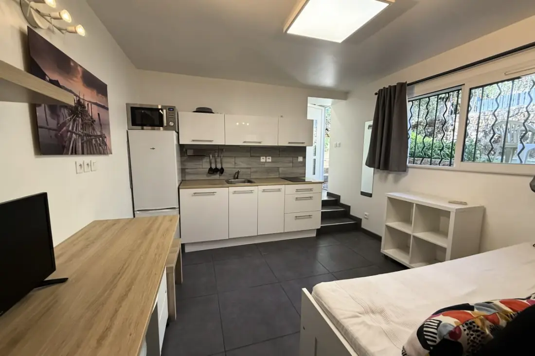 Studio Moderne, Climatisé, Avec Grande Terrasse - La Garde