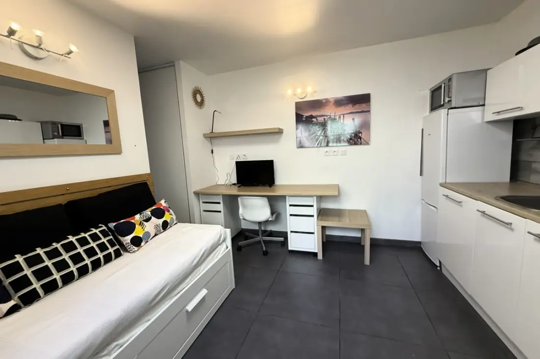 Studio Moderne, Climatisé, Avec Grande Terrasse - La Garde