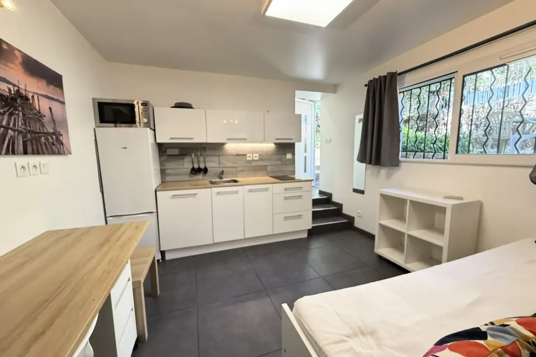 Studio Moderne, Climatisé, Avec Grande Terrasse - La Garde