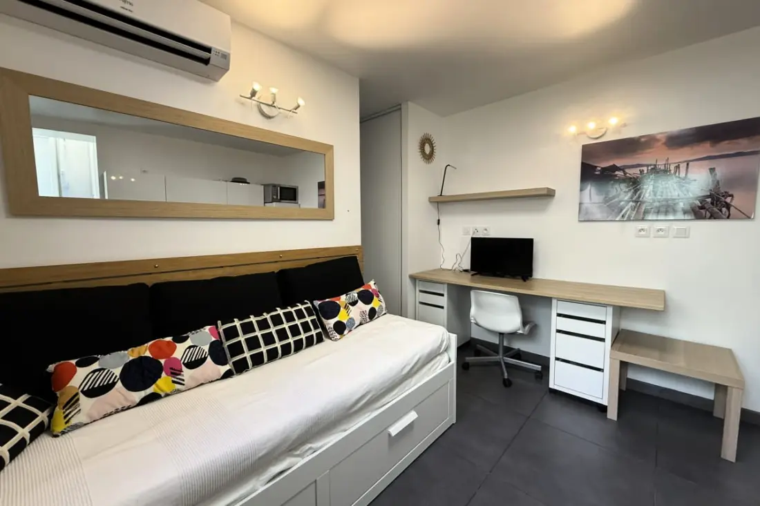 Studio Moderne, Climatisé, Avec Grande Terrasse - La Garde