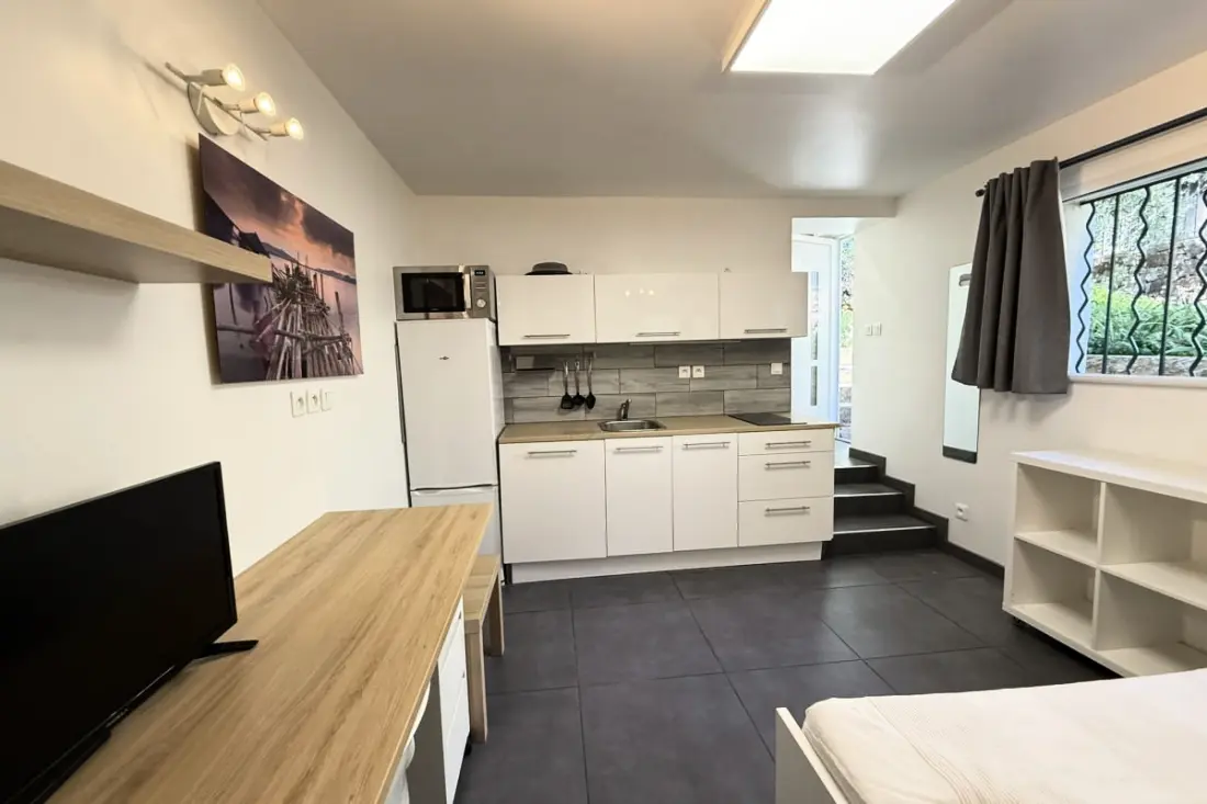 Studio Moderne, Climatisé, Avec Grande Terrasse - La Garde