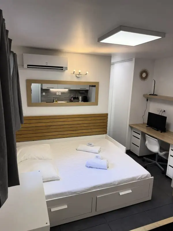Studio Moderne, Climatisé, Avec Grande Terrasse - La Garde