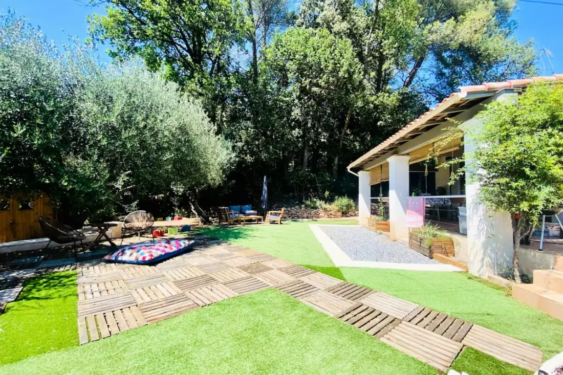 Villa Verdoyante – Charme Provençal, Jardin Arboré Et Piscine à La Motte