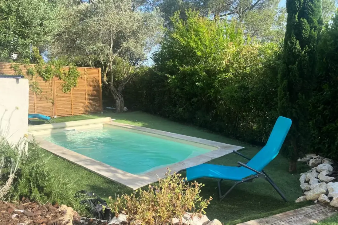 Villa Verdoyante – Charme Provençal, Jardin Arboré Et Piscine à La Motte