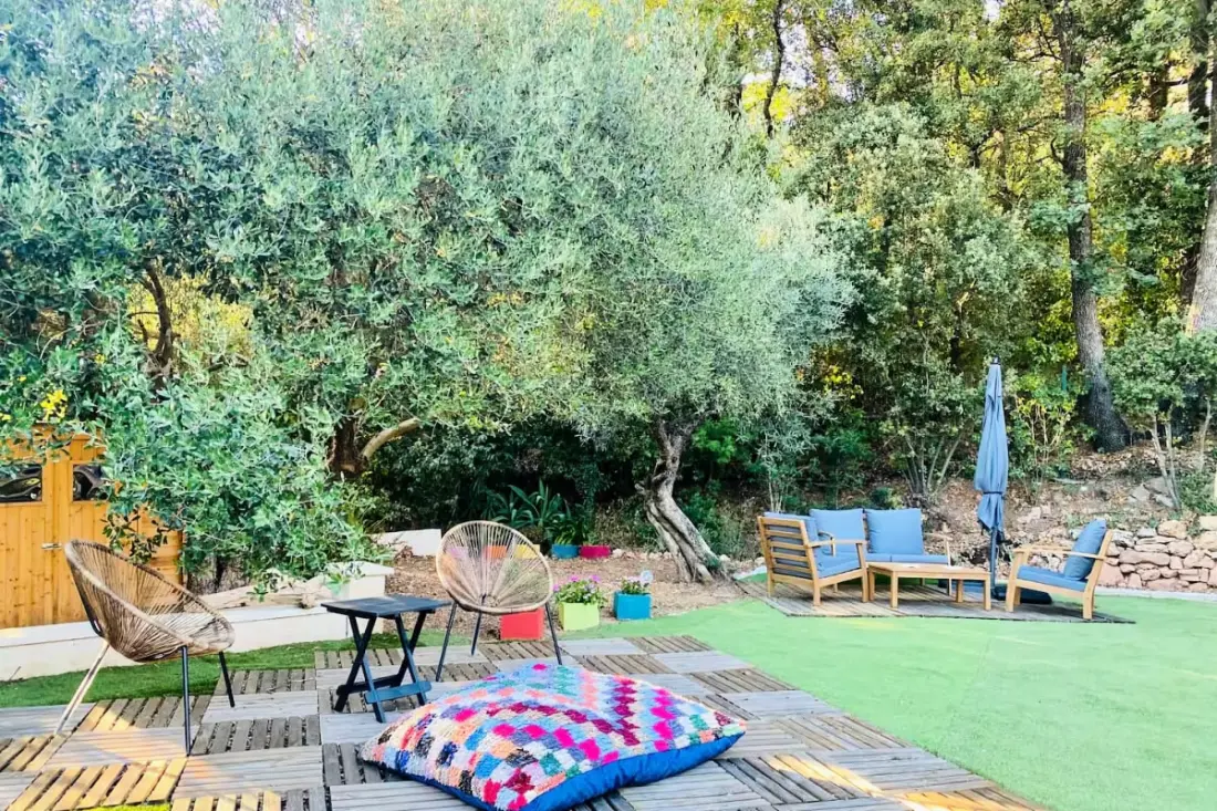 Villa Verdoyante – Charme Provençal, Jardin Arboré Et Piscine à La Motte