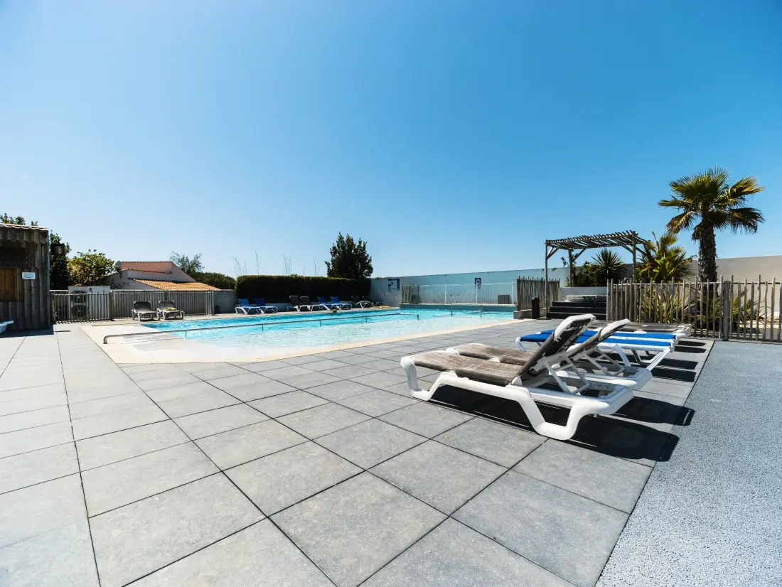 Camping Paradis Au Petit Port de l'Houmeau4 étoiles★★★★