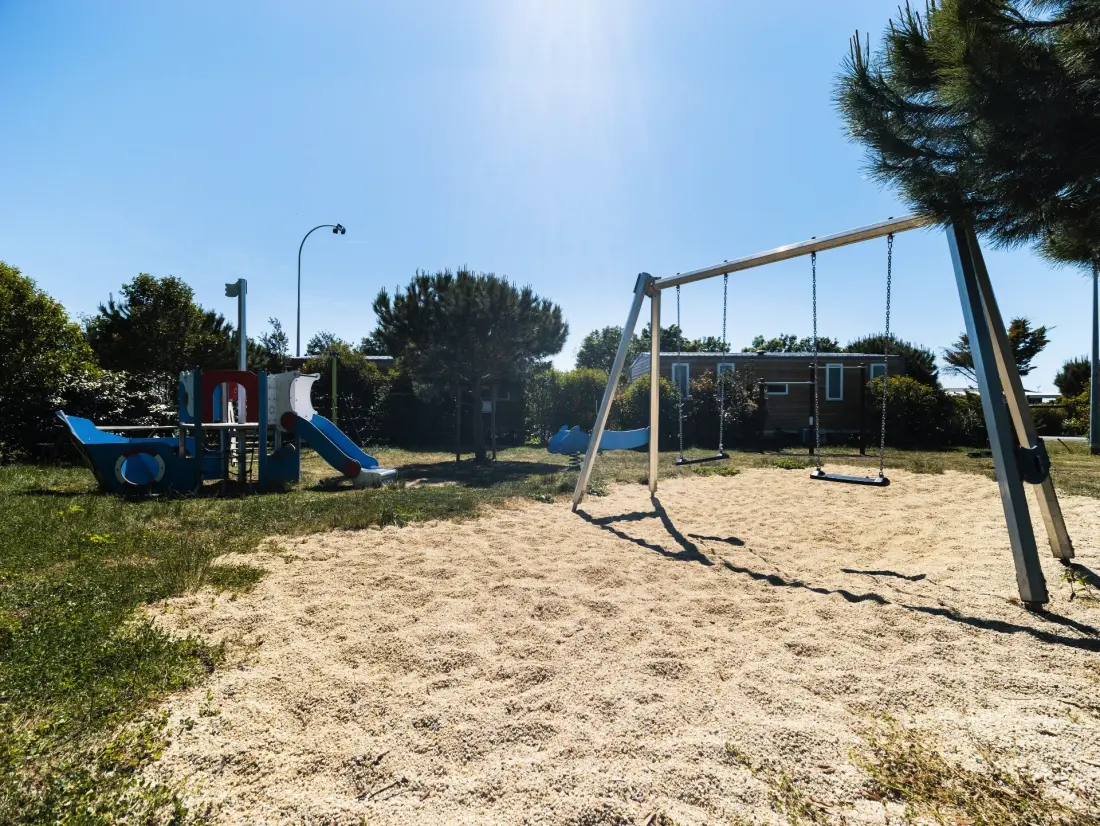 Camping Paradis Au Petit Port de l'Houmeau4 étoiles★★★★