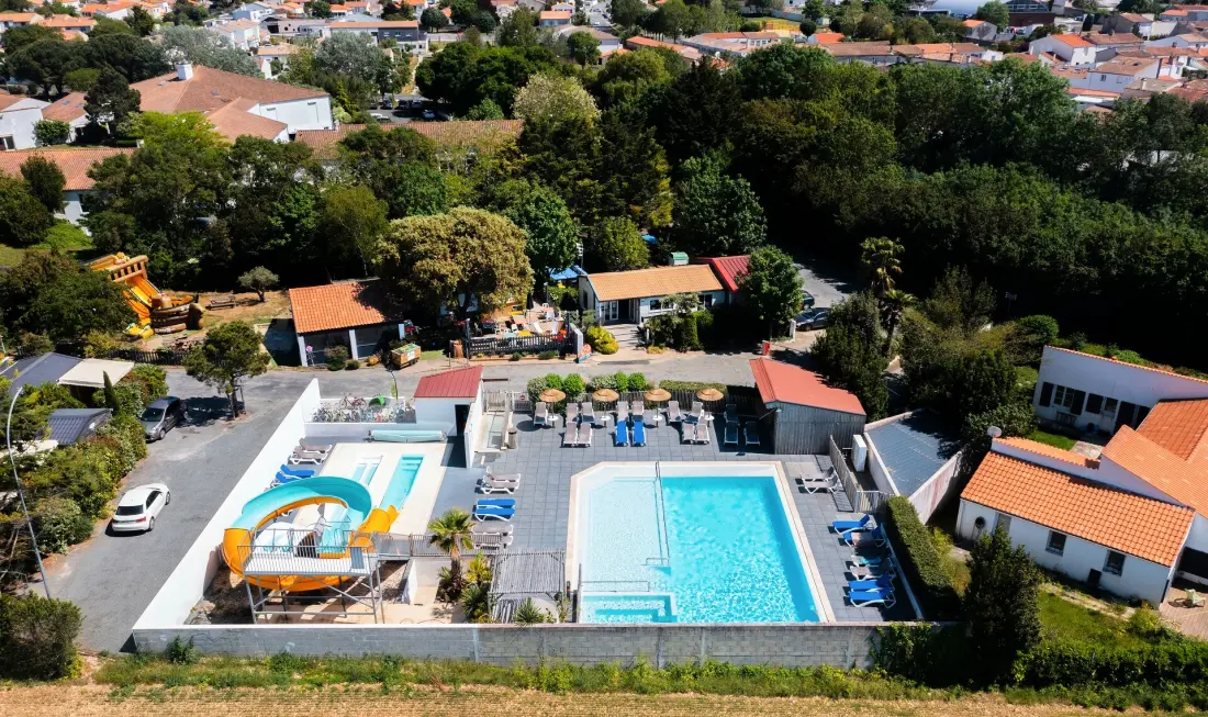 Camping Paradis Au Petit Port de l'Houmeau4 étoiles★★★★
