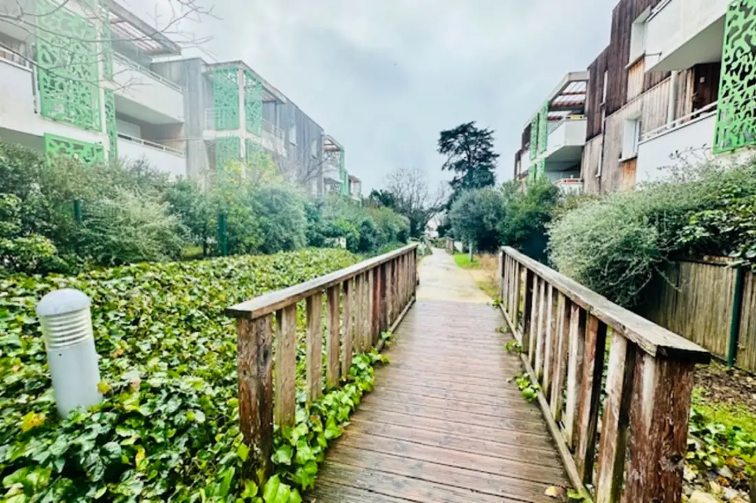Appartement Au Calma Avec Terrasse.