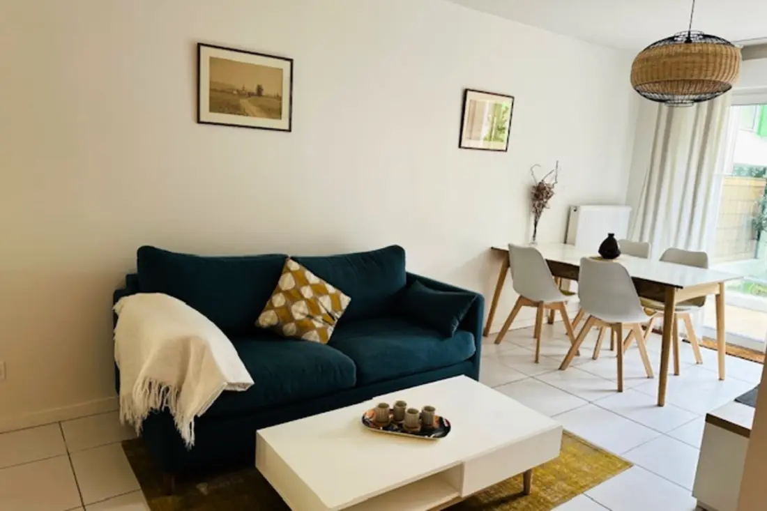 Appartement Au Calma Avec Terrasse.