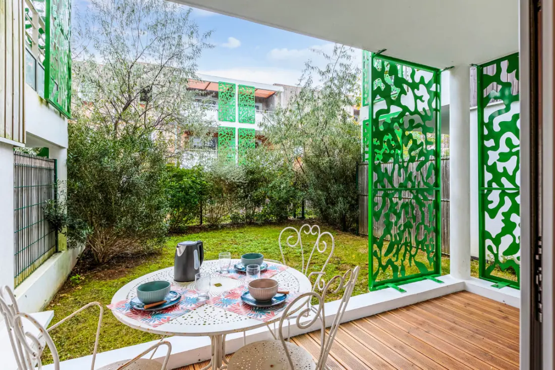Appartement Au Calma Avec Terrasse.