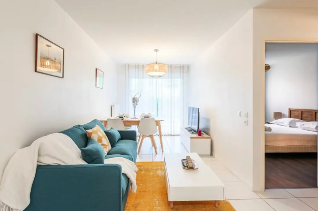 Appartement Au Calma Avec Terrasse.
